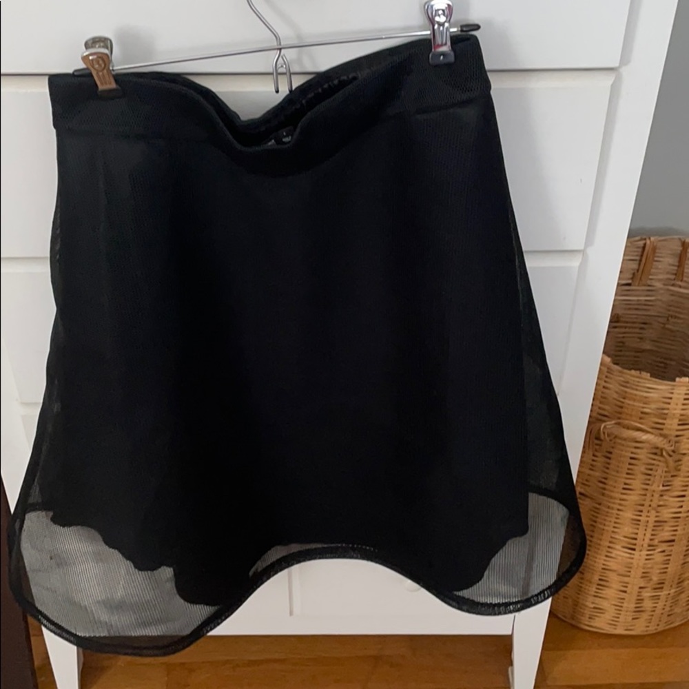 NY&Co. 7th Avenue Size L Black skirt w/ …